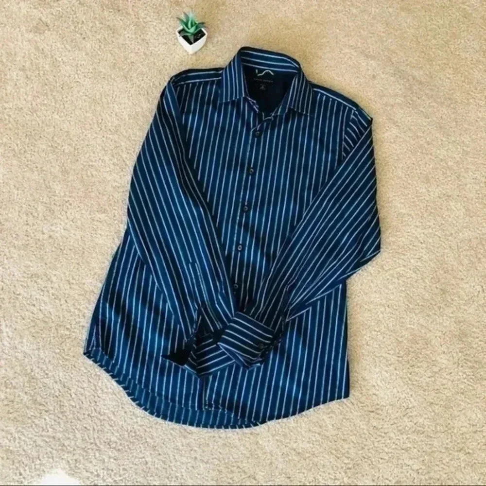Banana Republic men dress shirt/blue w/str…